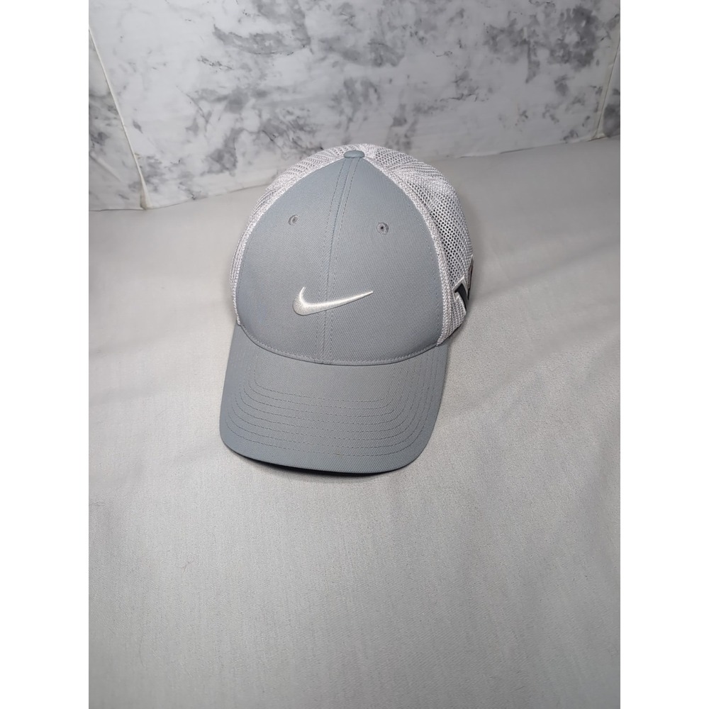 Nike Golf VRS FlexFit Mesh Cap Gray/White Mens Size Medium/Large 20X1 Hat